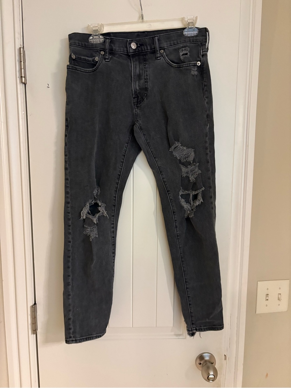 Abercrombie & Fitch woman’s Slim Straight Distressed Black Jeans 30 x 30